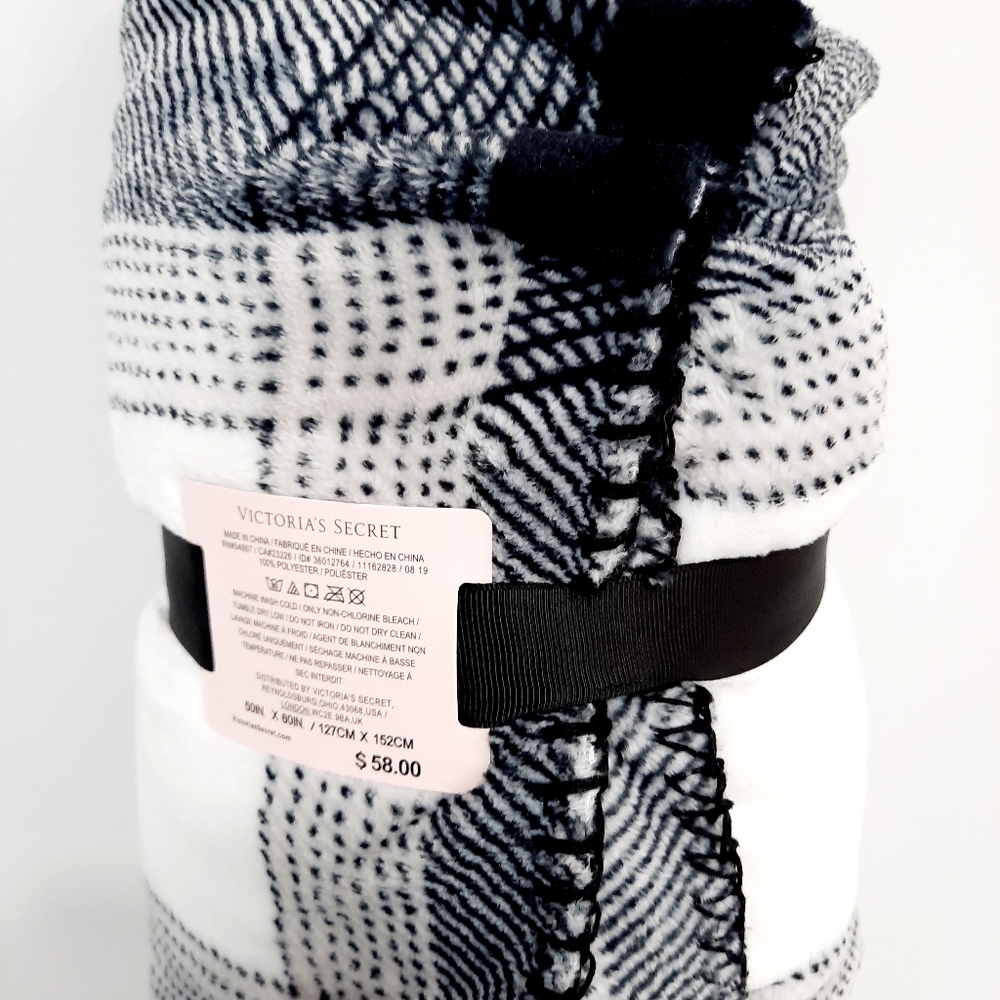 Victoria's Secret Black Checkers Blanket NWT - Picture 6 of 10